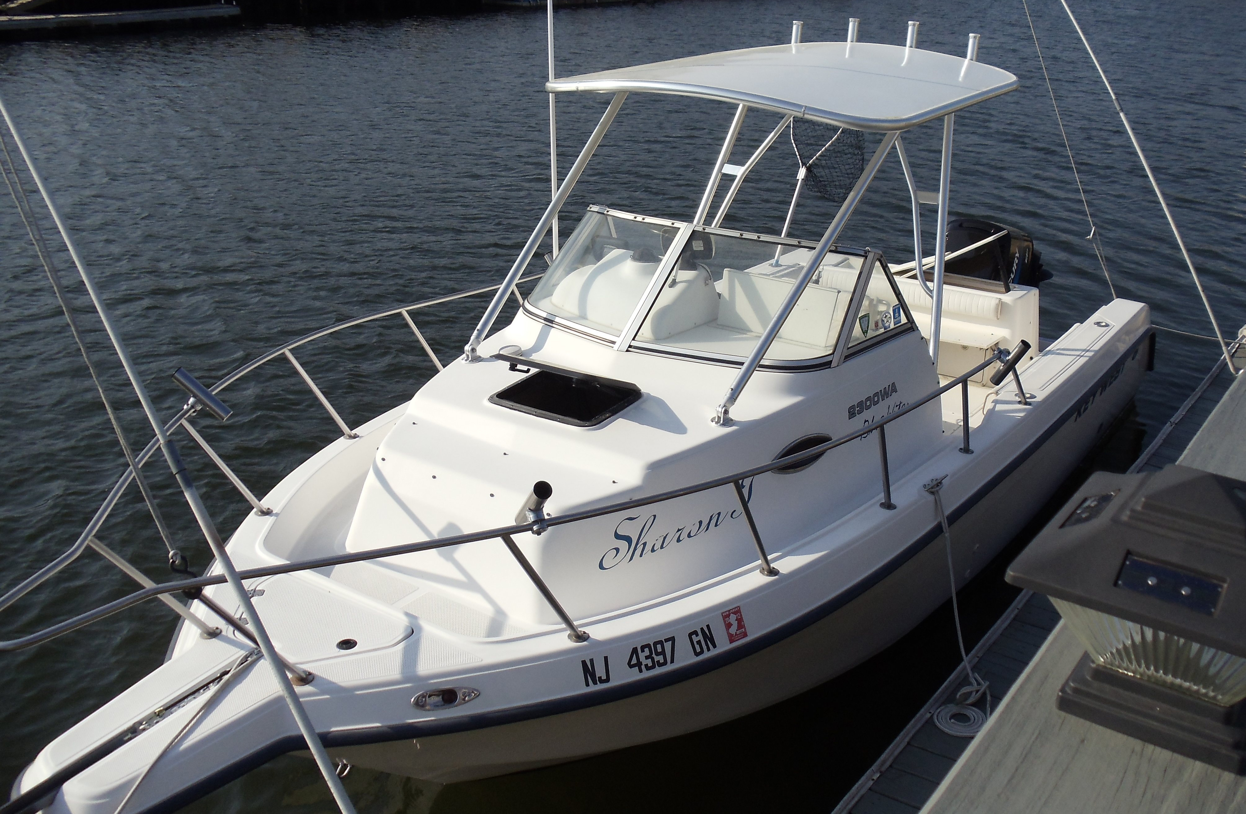 Walkaround Tee Hardtop on a walkaround boat